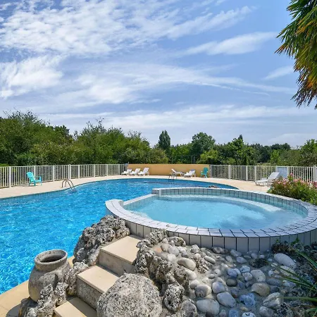 Affluent Holiday In Saint-savinien With Jacuzzi, Sauna * Saint-Savinien