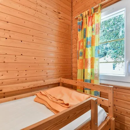 Casa de Férias Affluent Holiday In Saint-savinien With Jacuzzi, Sauna Saint-Savinien
