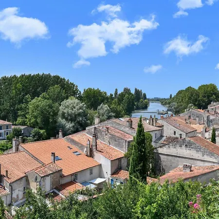 Affluent Holiday In Saint-savinien With Jacuzzi, Sauna Casa de Férias Saint-Savinien