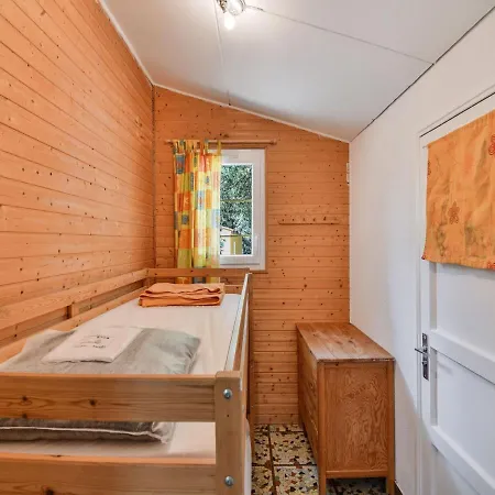 Casa de Férias Affluent Holiday In Saint-savinien With Jacuzzi, Sauna